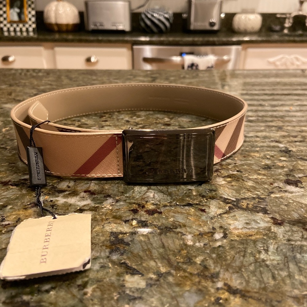 ⭐️⭐️NWT⭐️⭐️ Authentic Burberry belt